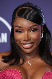 JaNa Craig Reveals Bold Look at 2025 American Music Awards