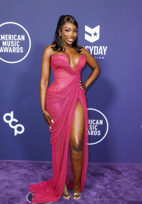 JaNa Craig Reveals Bold Look at 2025 American Music Awards