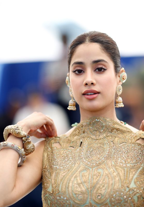 Janhvi Kapoor dazzles at 