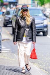 Jennifer Lawrence Embraces Spring With Toe Ring Sandals