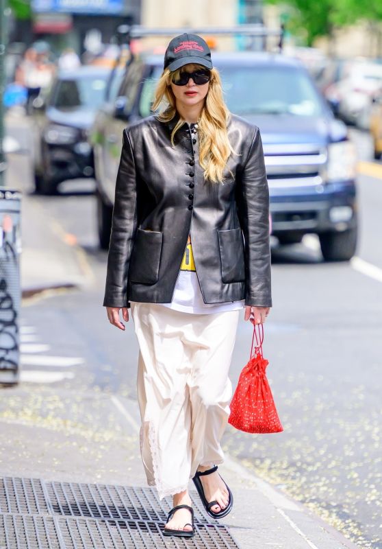 Jennifer Lawrence Embraces Spring With Toe Ring Sandals