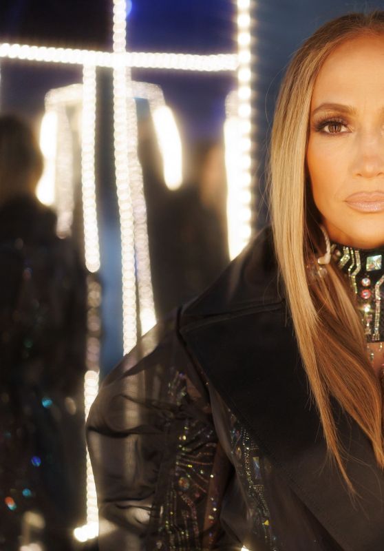 Jennifer Lopez Poses for American Music Awards Portraits 2025