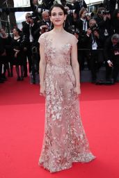 Jenny Slate Charms at Cannes Film Festival Premiere