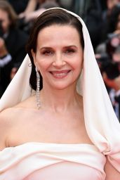 Juliette Binoche Dior Gown Steals Cannes 2025 Spotlight