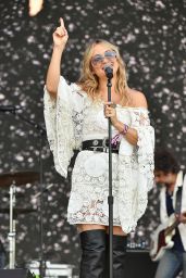Kate Hudson Performs BottleRock Napa Valley Festival, Napa