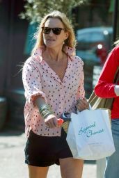 Kate Moss Enjoys a Stroll in Notting Hill 05.04.2025
