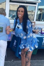 Katie Price Supports Hospice Wing Walk Bid