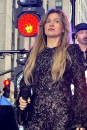 Kelly Clarkson Today Show Concert Style 05 10 2025