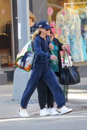 Kelly Ripa Steps Out in NYC in Casual Chic