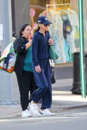 Kelly Ripa Steps Out in NYC in Casual Chic