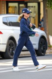 Kelly Ripa Steps Out in NYC in Casual Chic