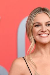 Kelsea Ballerini Nails Timeless Glam at 2025 ACM Awards