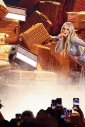 Kelsea Ballerini Nails Timeless Glam at 2025 ACM Awards