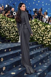 Kendall Jenner Masters Met Gala 2025 in Tailored Torishéju