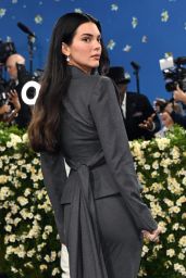 Kendall Jenner Masters Met Gala 2025 in Tailored Torishéju