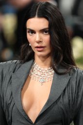 Kendall Jenner Masters Met Gala 2025 in Tailored Torishéju
