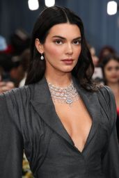 Kendall Jenner Masters Met Gala 2025 in Tailored Torishéju