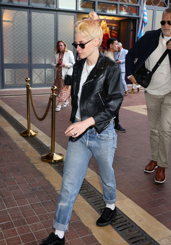 Kristen Stewart Arrives at Majestic Hotel Cannes