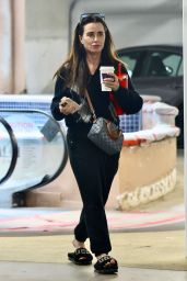 Kyle Richards Embraces Natural Beauty in LA 05.03.2025