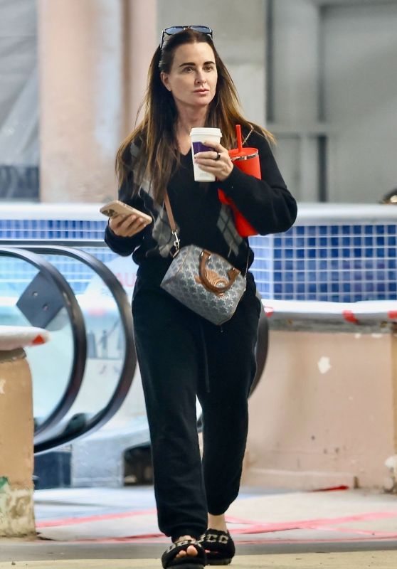 Kyle Richards Embraces Natural Beauty in LA 05.03.2025
