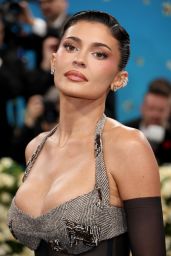 Kylie Jenner Walks 2025 Met Gala Carpet