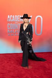 Lainey Wilson Wins Big at 2025 ACM Awards