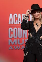 Lainey Wilson Wins Big at 2025 ACM Awards