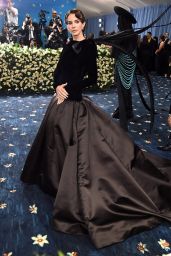 Lana Del Rey Nods to Love With Alligator Hairpin at Met Gala 2025