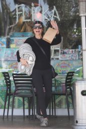 Lisa Rinna Keeps It Casual at Beverly Glen Mall
