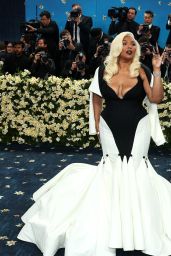 Lizzo Redefines Glamour at Met Gala 2025
