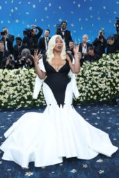 Lizzo Redefines Glamour at Met Gala 2025