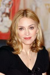 Madonna Shares ‘Lotsa de Casha’ with Young Readers in NYC