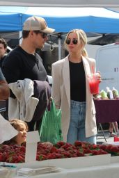 Margot Robbie, Tom Ackerley Enjoy Los Angeles Farmers Market