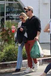 Margot Robbie, Tom Ackerley Enjoy Los Angeles Farmers Market