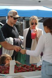 Margot Robbie, Tom Ackerley Enjoy Los Angeles Farmers Market