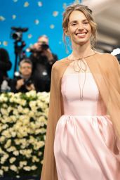 Maya Hawke at Met Gala 2025