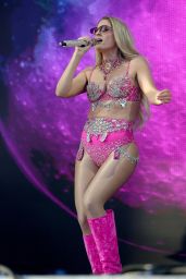 Meghan Trainor Wango Tango Pink Power Play