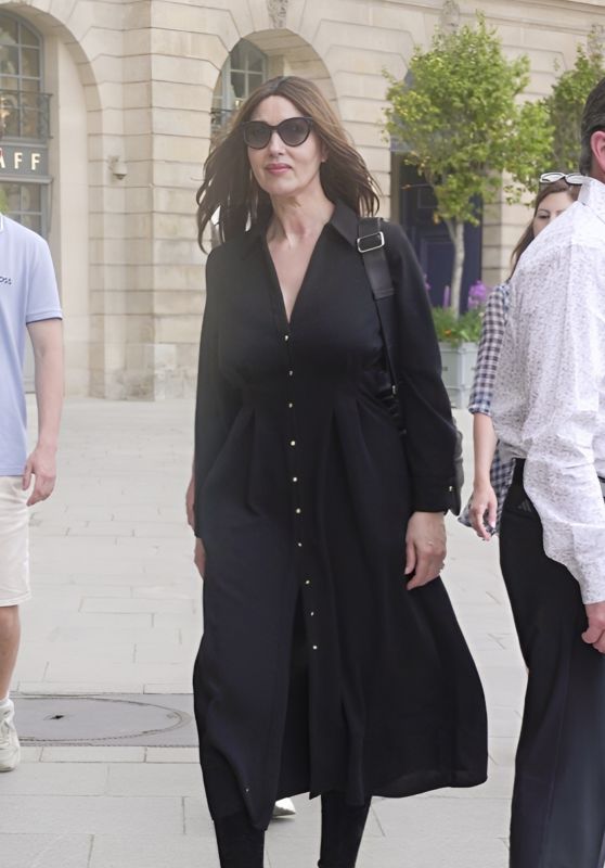 Monica Bellucci’s Elegant Arrival in Paris 05.03.2025