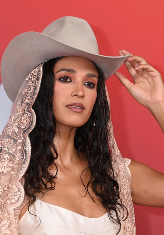 Moriah Unique Look at 2025 ACM Awards