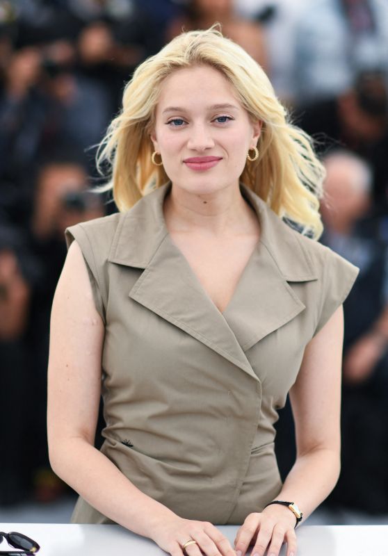 Nadia Tereszkiewicz - Heads or Tails? - Photocall - 78th Cannes Film Festival
