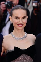 Natalie Portman at Cannes Eddington Premiere in Dior and Tiffany & Co.