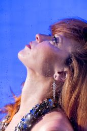 Natasha Lyonne’s Unconventional Charm in Los Angeles Times Feature
