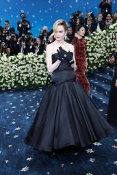 Nicole Kidman Channels Couture Minimalism at Met Gala 2025