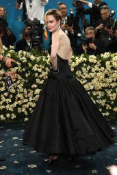 Nicole Kidman Channels Couture Minimalism at Met Gala 2025