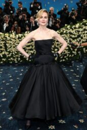 Nicole Kidman Channels Couture Minimalism at Met Gala 2025
