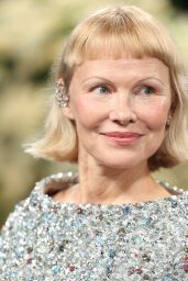 Pamela Anderson Channels Classic Glam at Met Gala