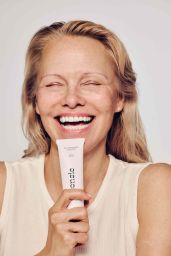 Pamela Anderson Sonsie Skin