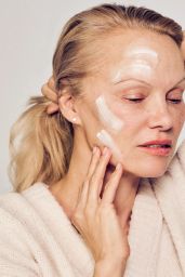 Pamela Anderson Sonsie Skin
