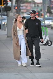 Peta Murgatroyd & Maksim Chmerkovskiy Share Sweet Moment on Date Night