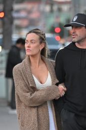 Peta Murgatroyd & Maksim Chmerkovskiy Share Sweet Moment on Date Night